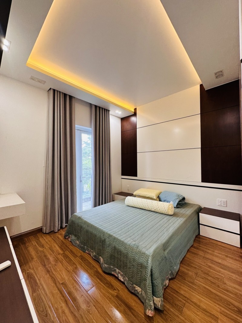 Bán nhà mặt phố Nguyễn Duy Trinh, Q9, Thủ Đức, TP HCM. DT 75m2, 4 tầng. Giá 7.8 tỷ. 3