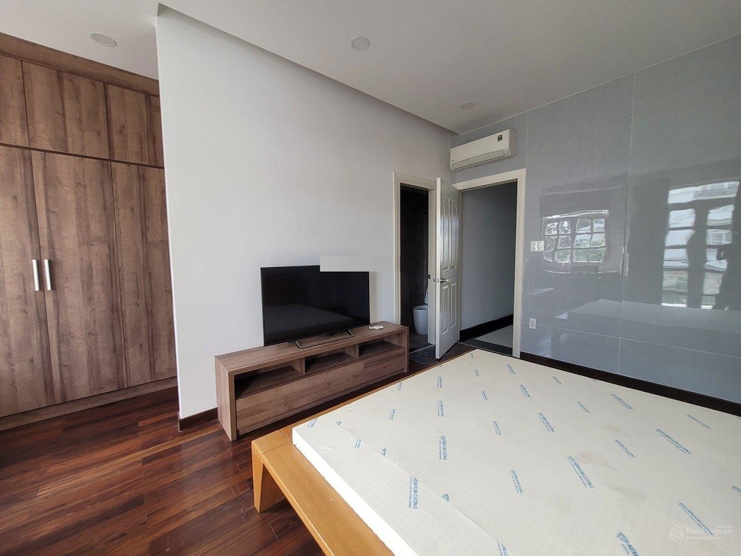 28TR. CHO THUÊ BIỆT THỰ KHU COMPOUn tích: 5m×22mND SÁT BÊN GIGAMALL. 1 HẦM 1 TRỆT 3 LẦU, BẢO VỆ 24/ 4