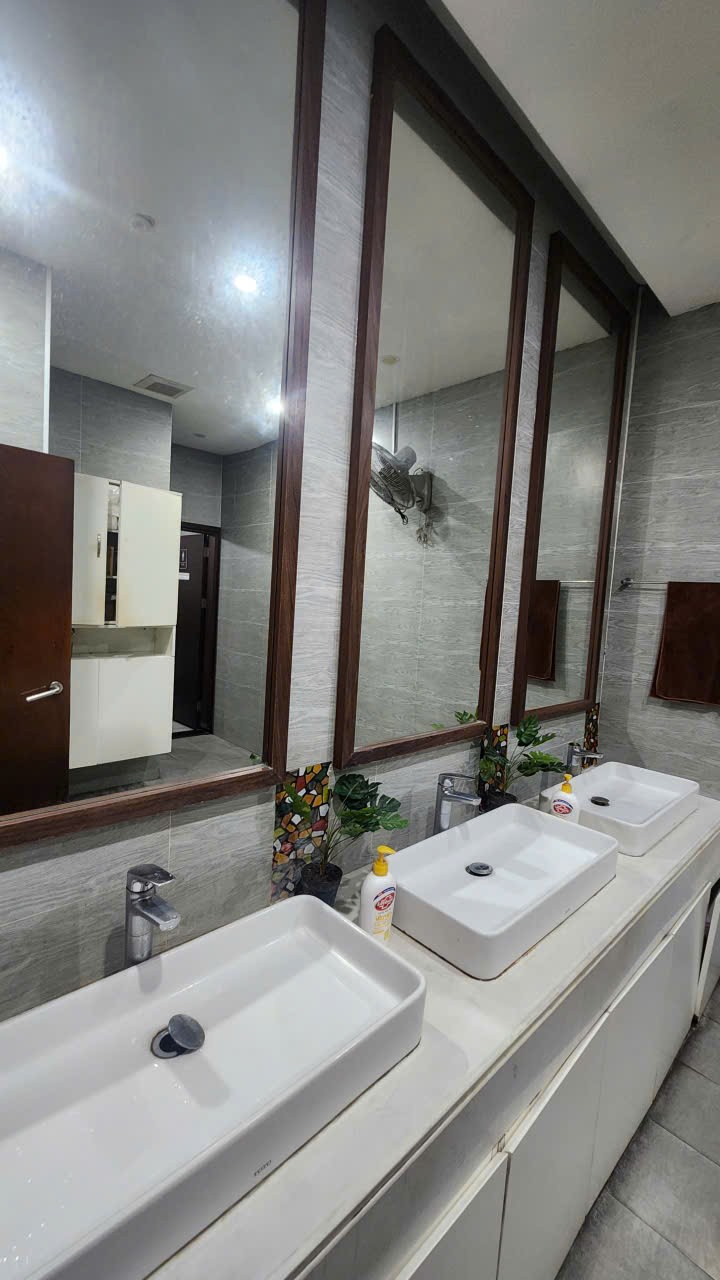 CHO THUÊ VĂN PHÒNG 256M2 TẠI TÒA D2 GIẢNG VÕ, VIEW HỒ, MT RỘNG 5