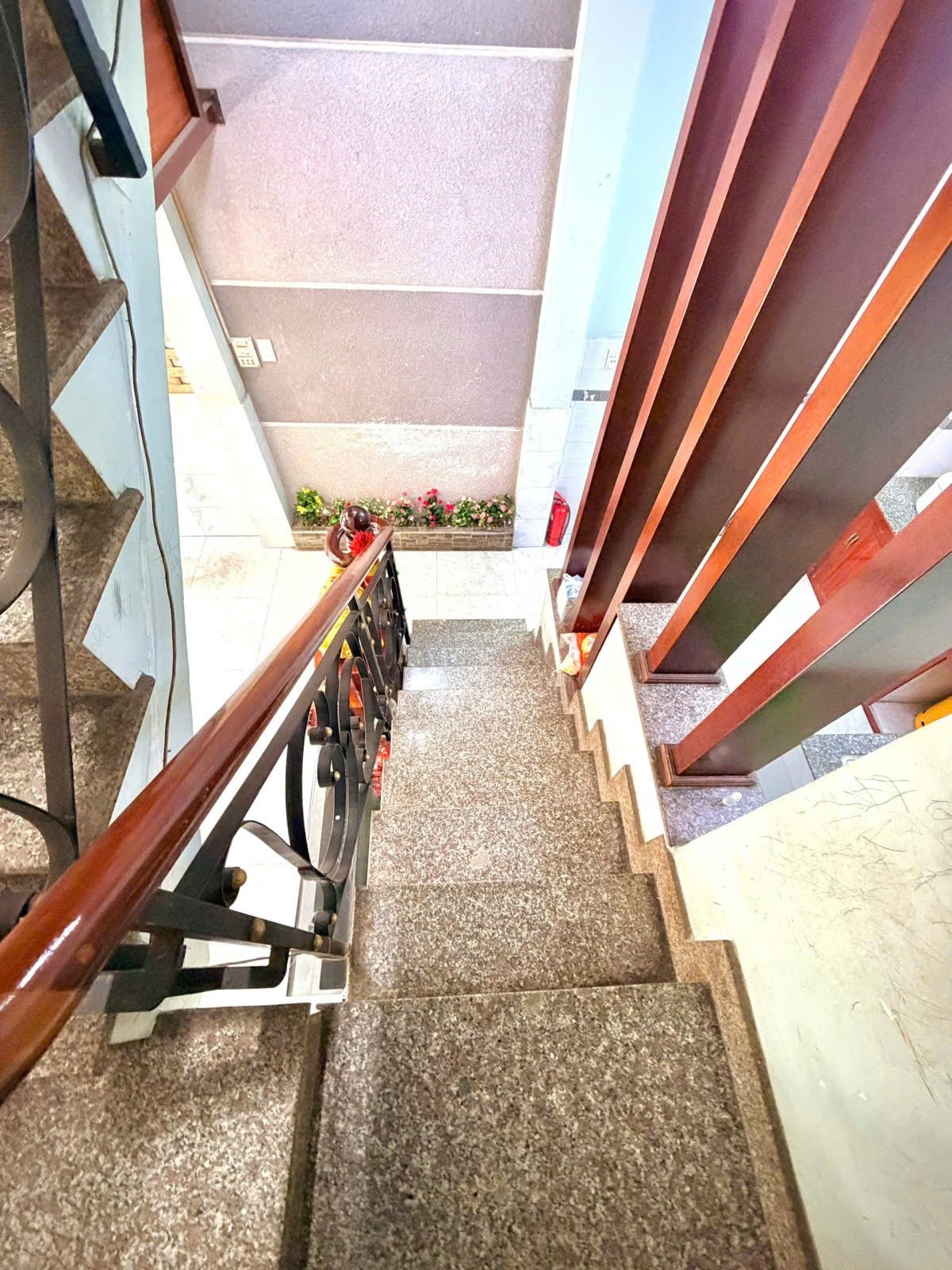 LÊ VĂN QUỚI HIẾM CÓ CHỈ DUY NHẤT 1 CĂN 40M2 4 TẦNG 4PN 3WC SHR GIÁ 4.98 TỶ 5