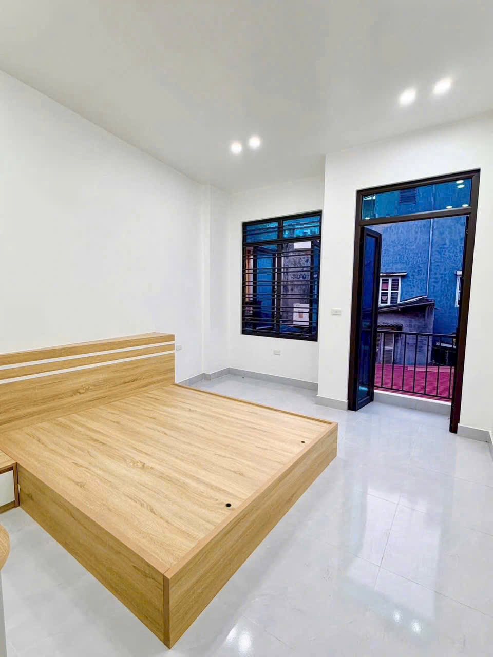 Bán 6 căn nhà ngõ phố Quyết Thắng, ph Bình Hàn, TP Hải DƯơng, 42m2, 3 ngủ, 3 tầng, giá chỉ từ 2.15 8