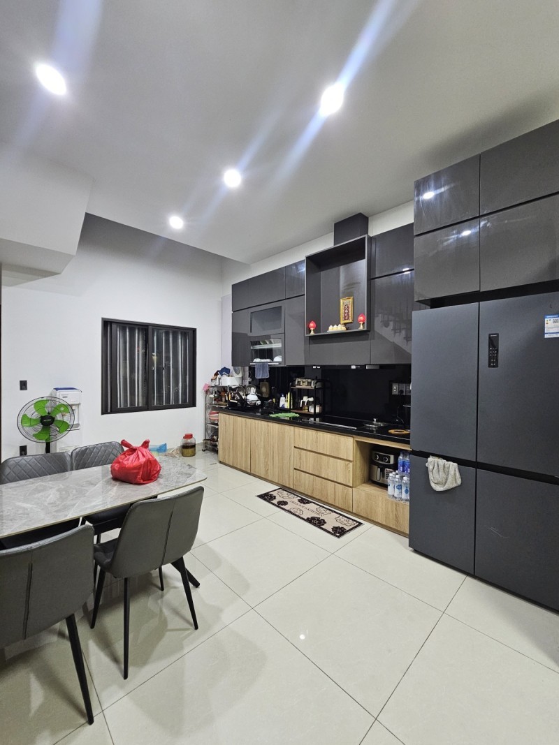 Bán nhà 3 tầng đường Đa Mặn, 70m2, 3PN, gần Lê Văn Hiến, giá 7.2 tỷ