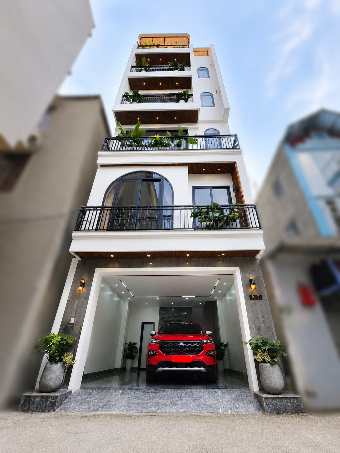 46M² x 6 TẦNG TRUNG TÂM THẠCH BÀN – CỔ LINH GARA Ô TÔ , THANG MÁY  FULL NỘI THẤT  GIÁ 12,X TỶ 3