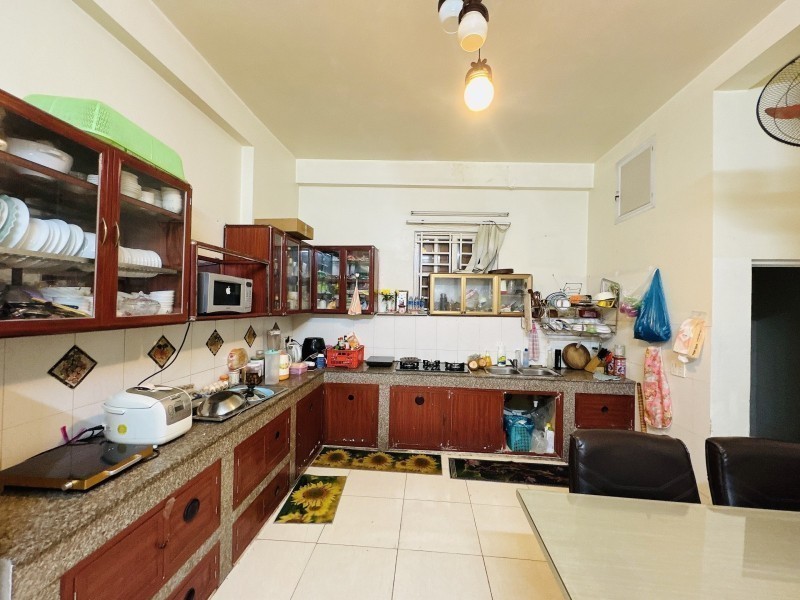 Bán nhà mặt phố đường số 17, Bình Chiểu, Thủ Đức, TP HCM. DT 114m2, 3 tầng. Giá 6.9 tỷ 3