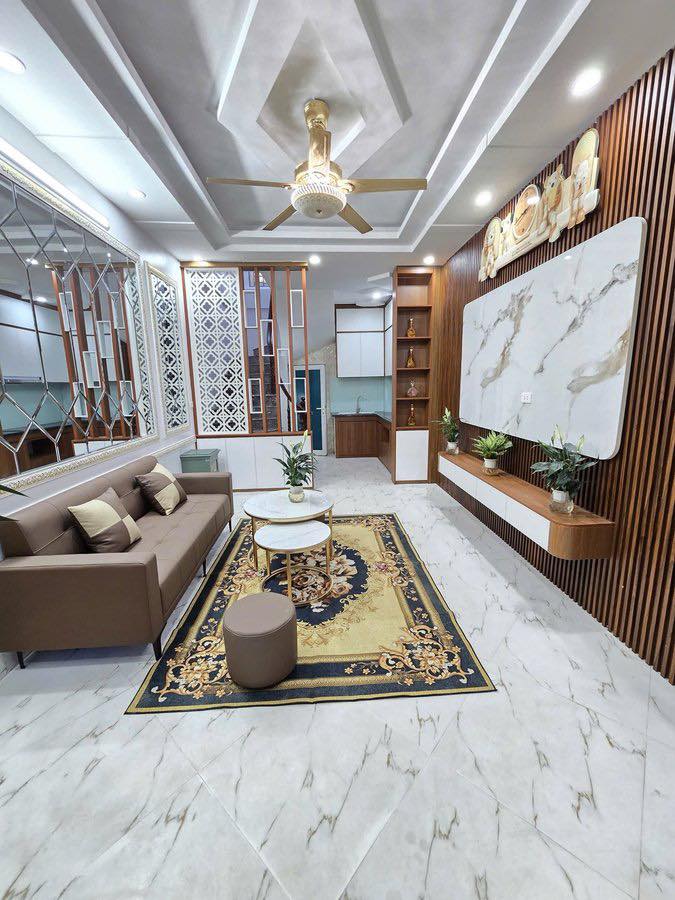 Bán Nhà Việt Hưng, Long Biên 32m2, 5T chỉ 7,05 tỷ (ngõ vào thuận tiện, sổ giao dịch ngay)