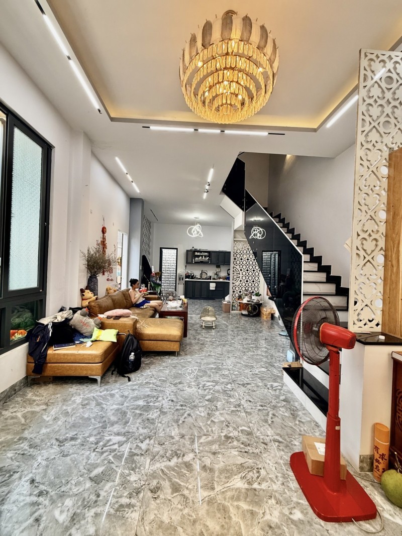 Bán nhà đường số 38, Hiệp Bình Chánh, Thủ Đức, TP HCM. DT 70m2, 3 tầng,  SHR. Giá - 8.2 tỷ.