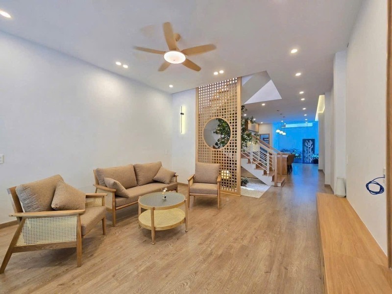 Bán tòa căn hộ Trưng Nữ Vương, Hải Châu, 200m2, 28 phòng, doanh thu 160tr/tháng 2