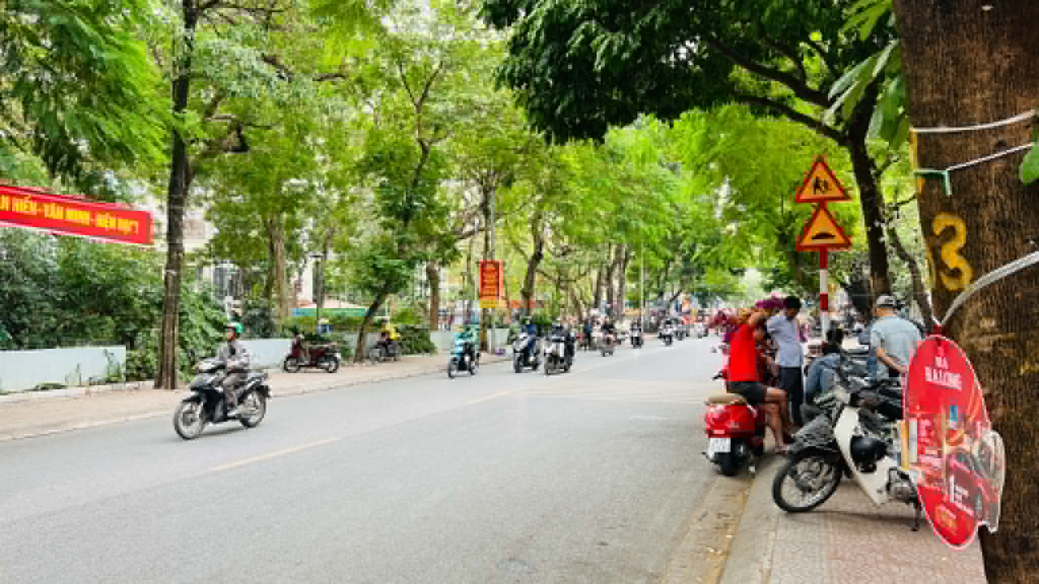 bán nhà Ngọc Lâm, vỉa hè, ôtô dừng đỗ ngày đêm, gần bến xe Gia Lâm, chỉ 11.8 tỷ