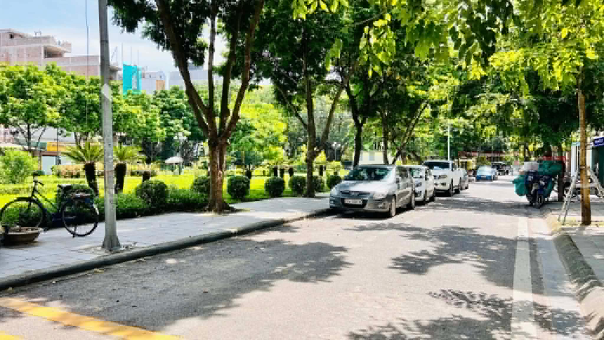 khách sạn Cổ Linh, dòng tiền ổn định 1.2tỷ/năm ,vỉa hè, ôtô dừng đỗ ngày đêm