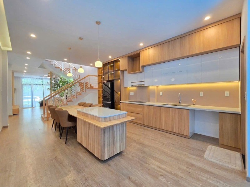 Bán tòa căn hộ Trưng Nữ Vương, Hải Châu, 200m2, 28 phòng, doanh thu 160tr/tháng 3