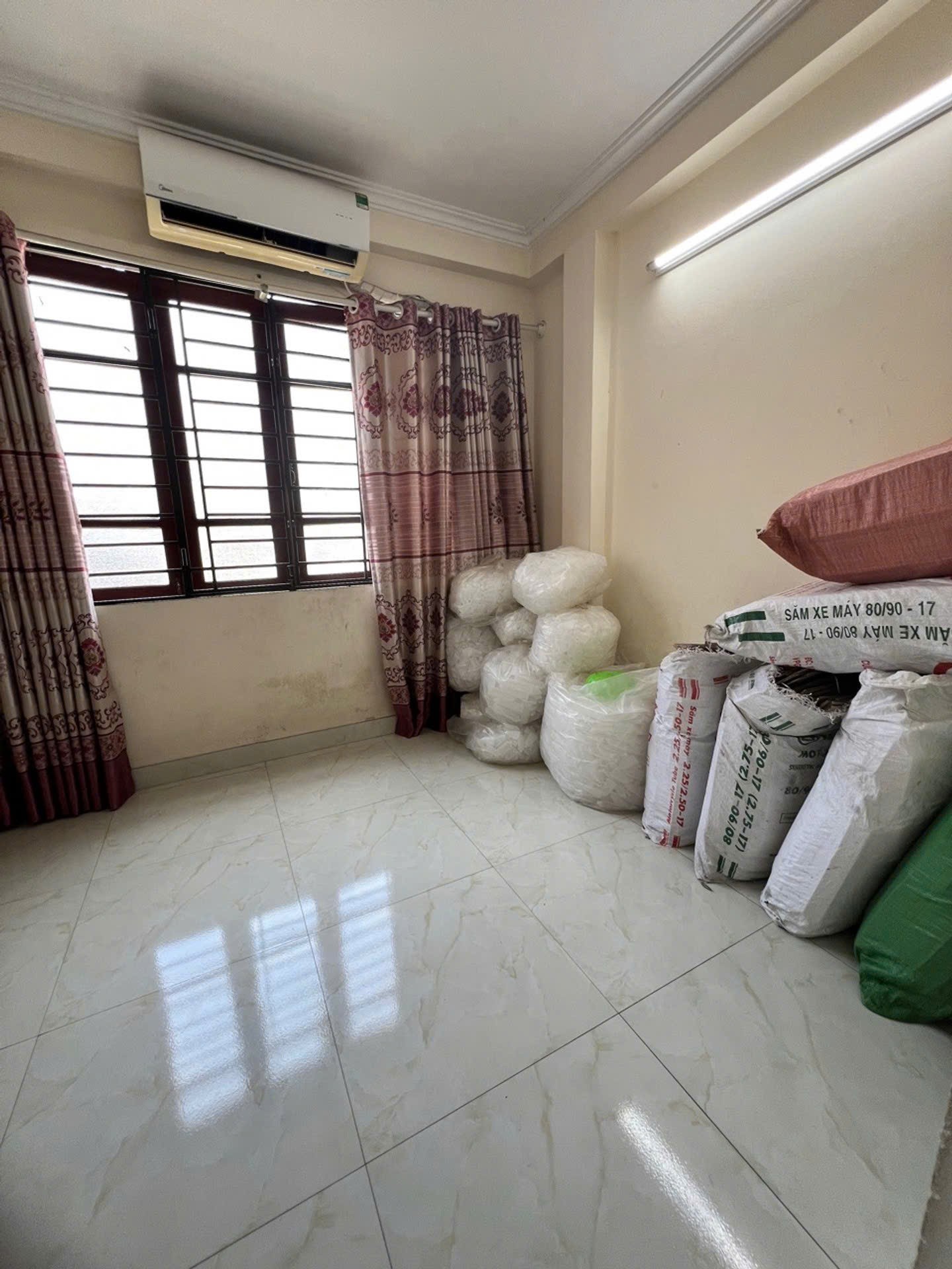 Cần bán Nhà mặt tiền đường Tam Trinh, Phường Vĩnh Tuy, Diện tích 27m², Giá 6.9 Tỷ
