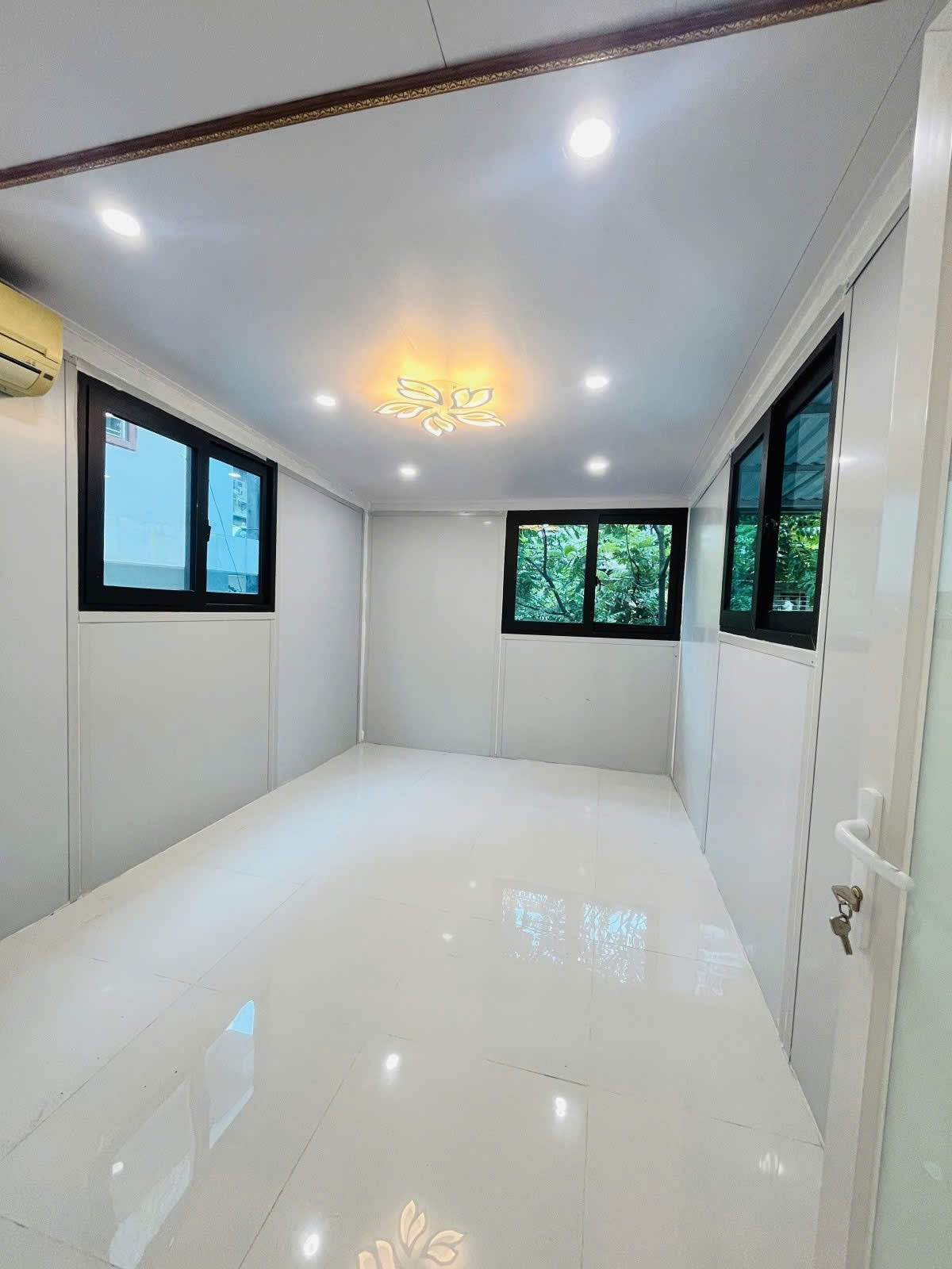 Cần bán Nhà mặt tiền đường Nguyễn Hiền, Phường Bách Khoa, Diện tích 90m², Giá 5.05 Tỷ