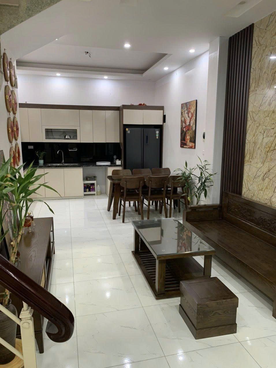 Cho thuê nhà riêng ngõ 23 Lạc Trung, Hai Bà Trưng 52M x 3T (4 ngủ) FULL ĐỒ đẹp giá 15.5 triệu