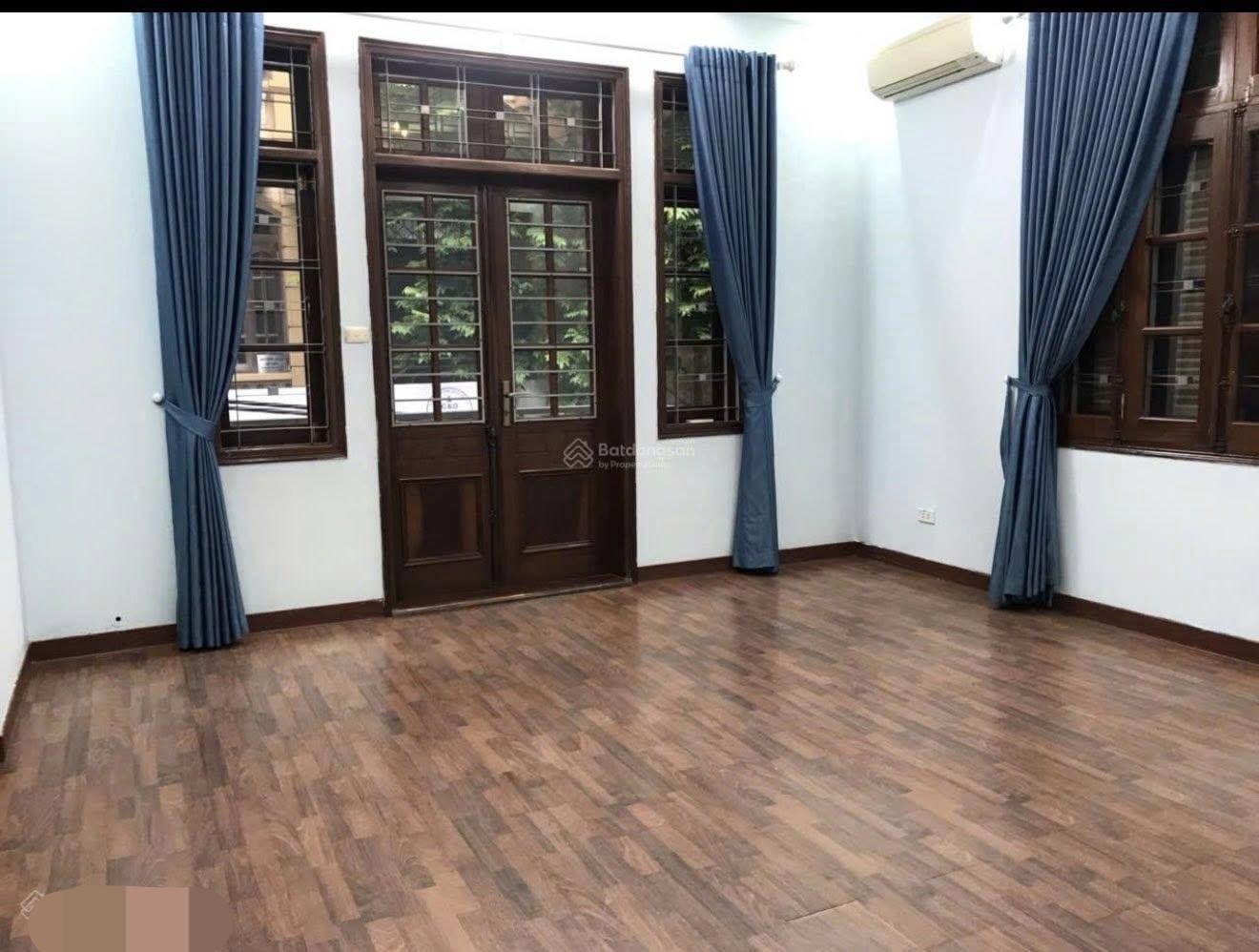 Cho thuê nhà ngõ 83 Trần Duy Hưng, Cầu Giấy 70M x 4T giá 40 triệu LÔ GÓC, Ô TÔ, KD 3