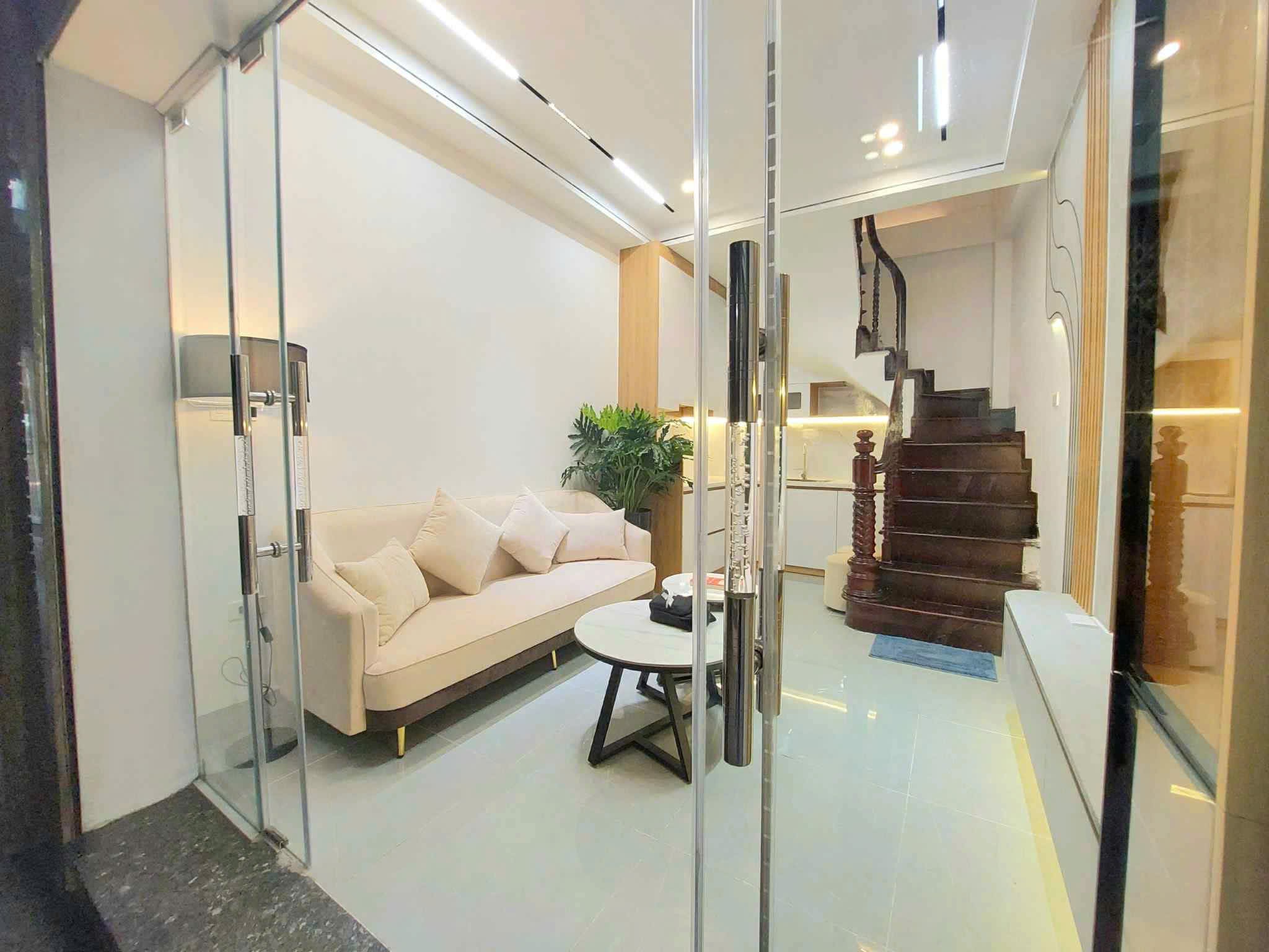 NHÀ ĐẸP, FULL ĐỒ, KINH DOANH ở Nguyễn Cao, Hai Bà Trưng 25M x 5T giá 15 triệu