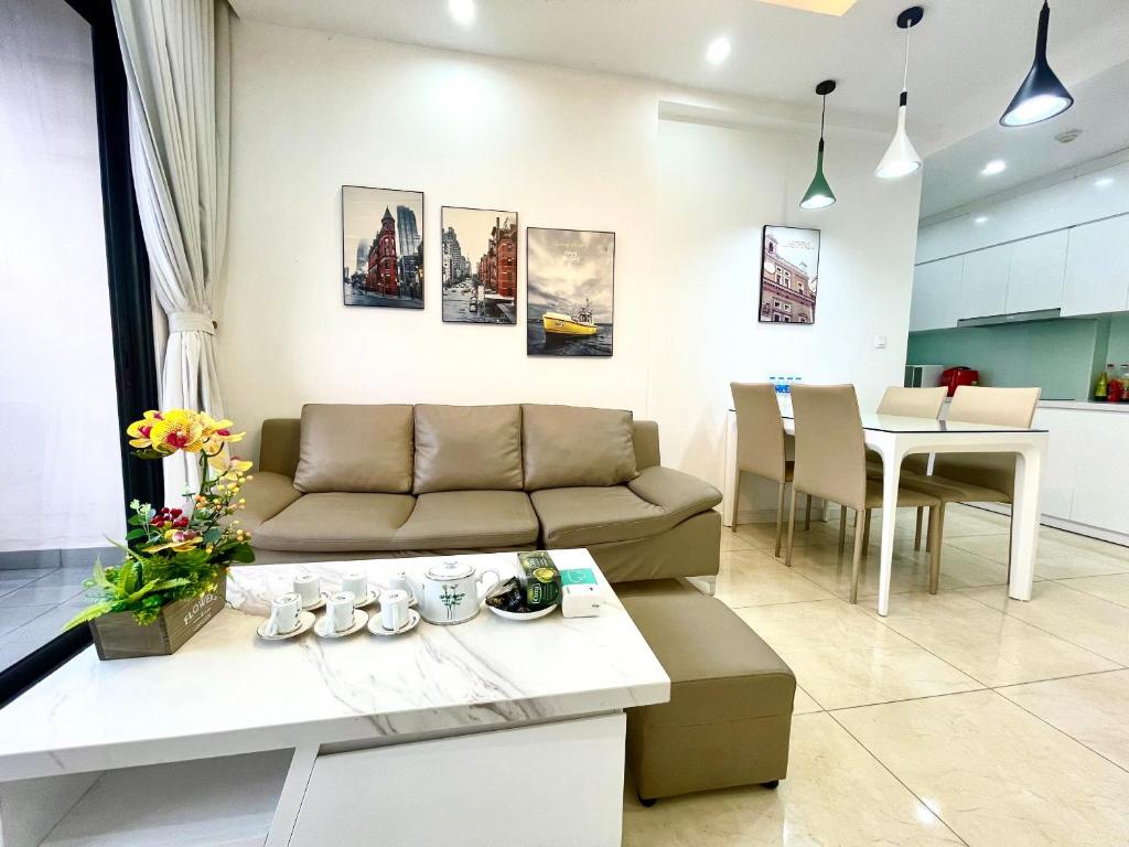 Bán căn hộ 2PN tại VINHOMES D'CAPITALE, view phố giá 8.6 tỷ