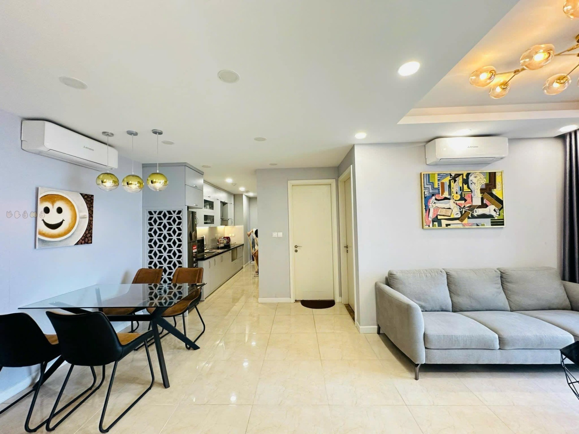 Cần bán căn hộ 2PN-76m2 VINHOMES D'CAPITALE - giá 8.6 tỷ