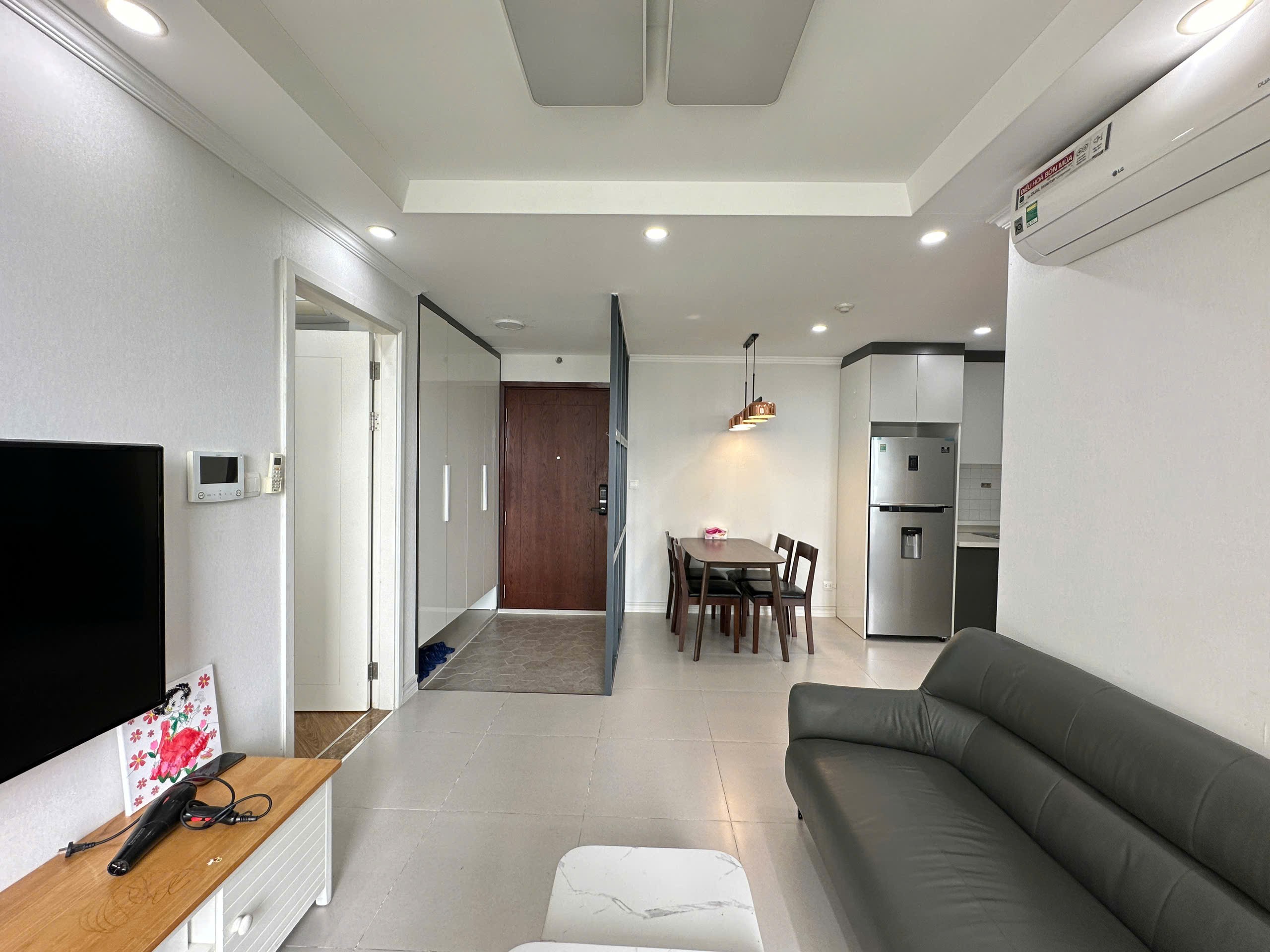Bán gấp căn 2PN-76m2 Vinhomes D'Capitale, full đồ, giá 8.8 tỷ