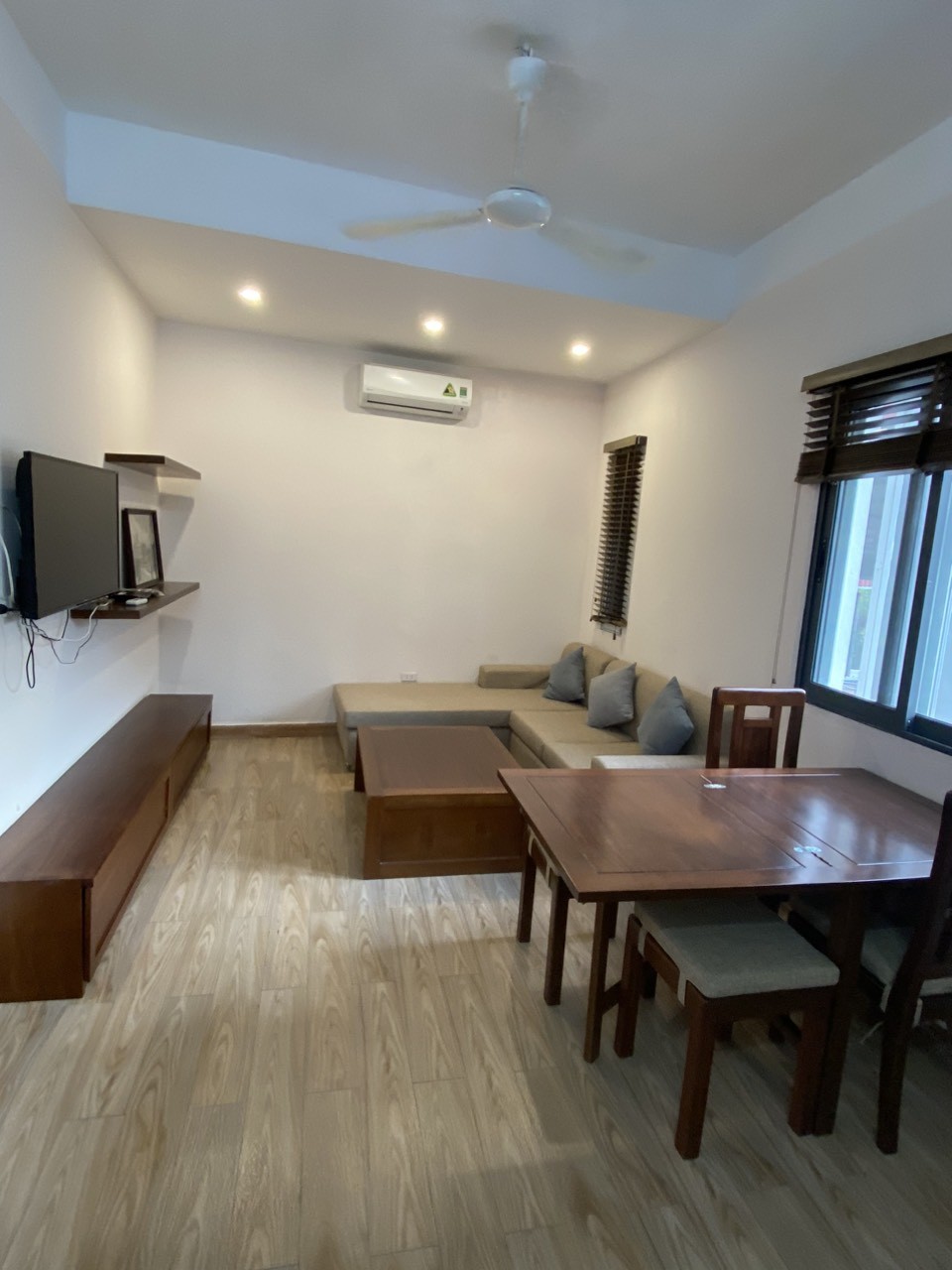 Cho thuê căn chung cư mini giá rẻ cực xịn sò tại Ngõ 189 Hoàng Hoa Thám, Ba Đình. Chỉ 10Tr 7