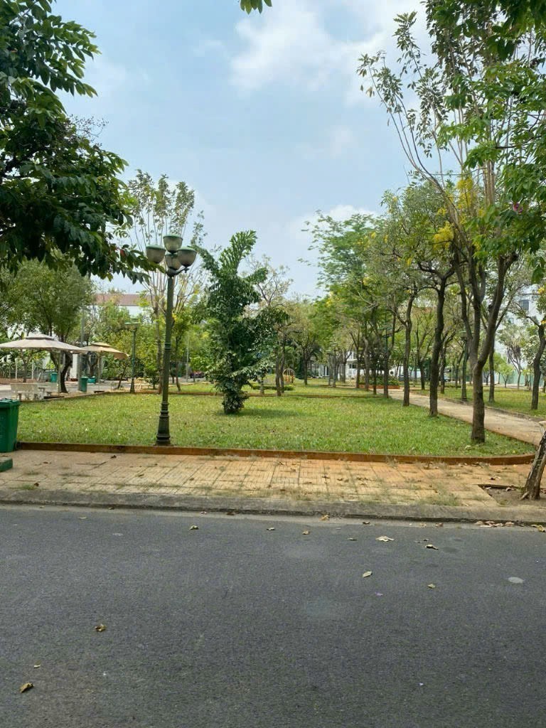 BÁN ĐẤT KDC SADACO VEN SÔNG TÂN PHONG Q7 Diện tích: 5x18m