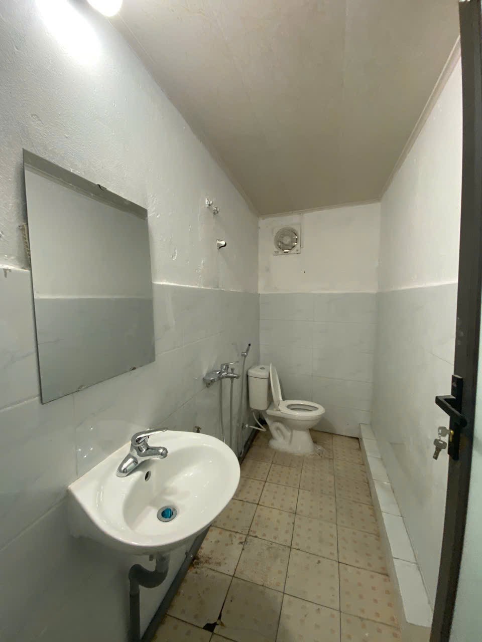 CHO THUÊ KHO LONG BIÊN – 150M² – XE TẢI VÀO TẬN KHO 3