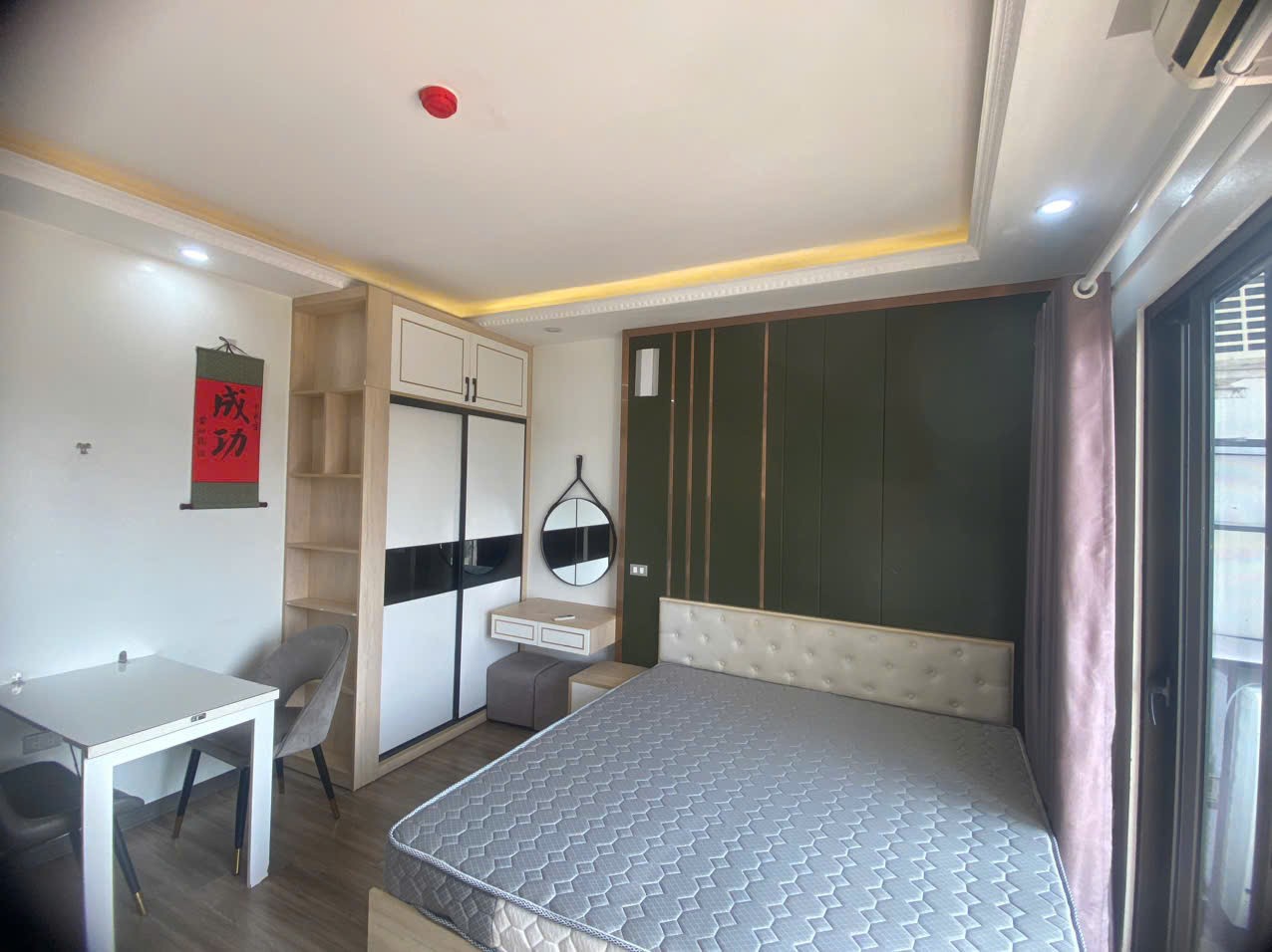 Studio full nội thất tại Trích Sài – Tây Hồ • Ban công cực thoáng view hồ • Full đồ: giường, tủ, 10