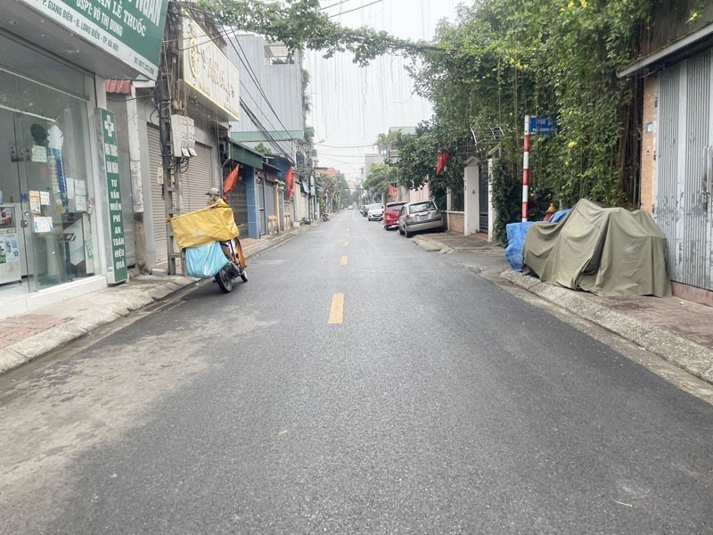Cần bán 55,1m2 đất mặt phố Giang Biên. Phù hợp xây Văn Phòng Kinh Doanh