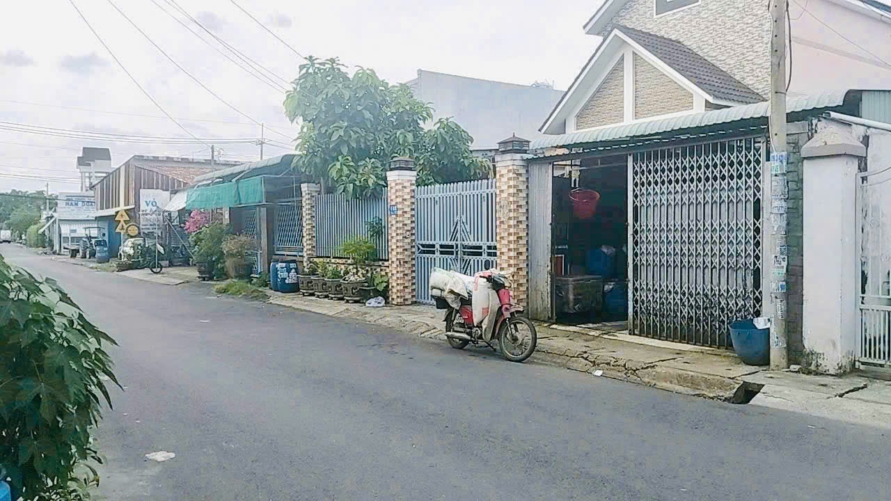 Bán đất tặng nhà kho mặt tiền đường Võ Thị Dòn , xã Tân Thông Hội dt 170m2 giá 3,9 tỷ