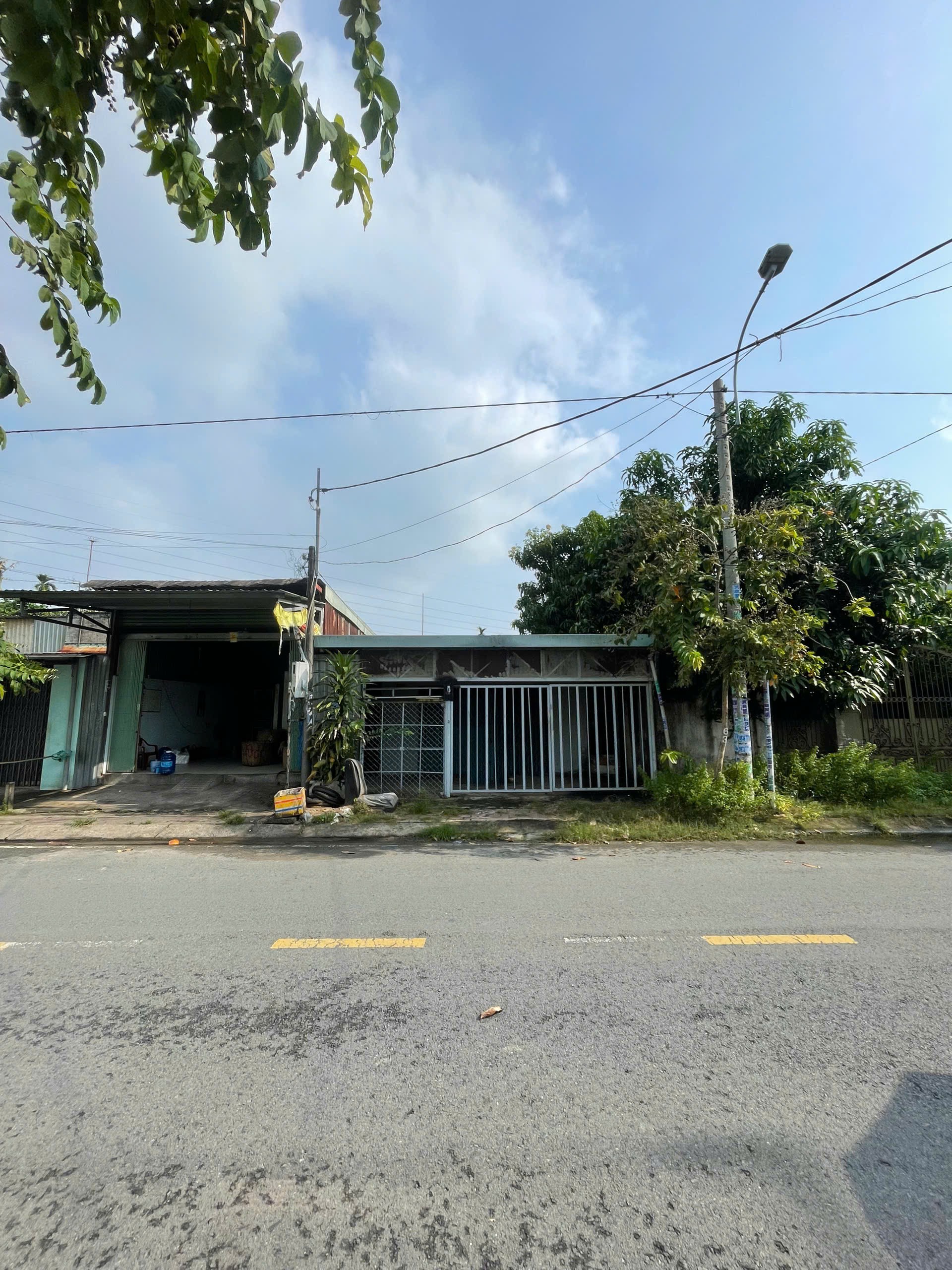 Bán đất mặt tiền Bà Điểm 11, Hóc Môn tdt 730m2 ( 250m2 thổ) giá 14 tỷ 3