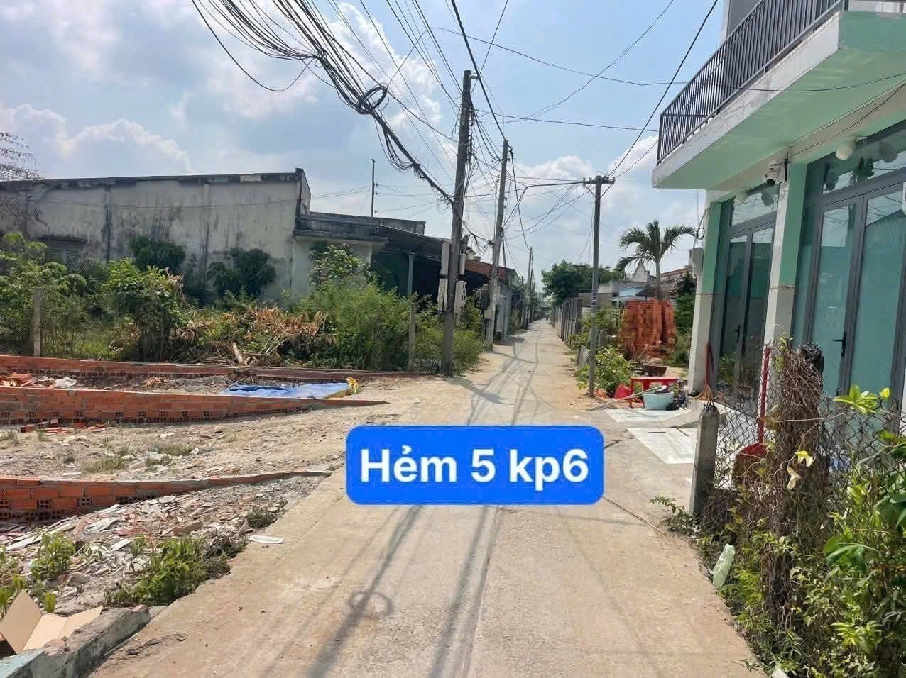 Bán 3 lô đất hẻm beton xe oto ở kp 6 thị trấn Bến Lức dt 110 - 117m2 full thổ giá 1,3 tỷ 1 lô 3