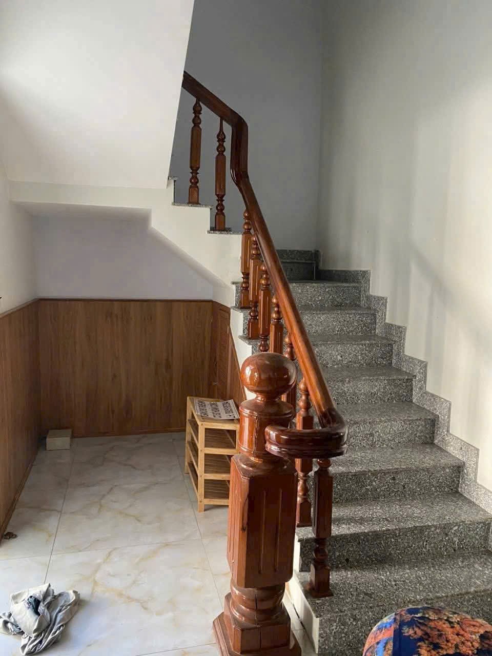 Bán biệt thự KDC Trần Anh, thị trấn Bến Lức dt 112m2 , 1 lầu 5pn,4wc giá 4 tỷ chốt hạ 3,65 tỷ 6