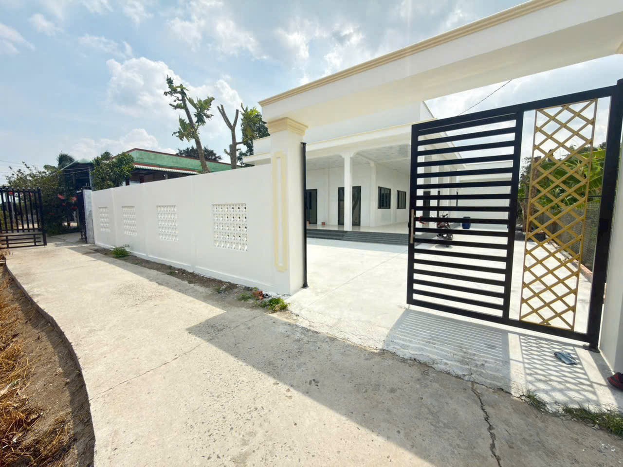 Bán nhà sân vườn hậu giáp sông xã Bình Trinh Đông, Tân Trụ tdt 1000m2 full thổ giá 3,9 tỷ 3
