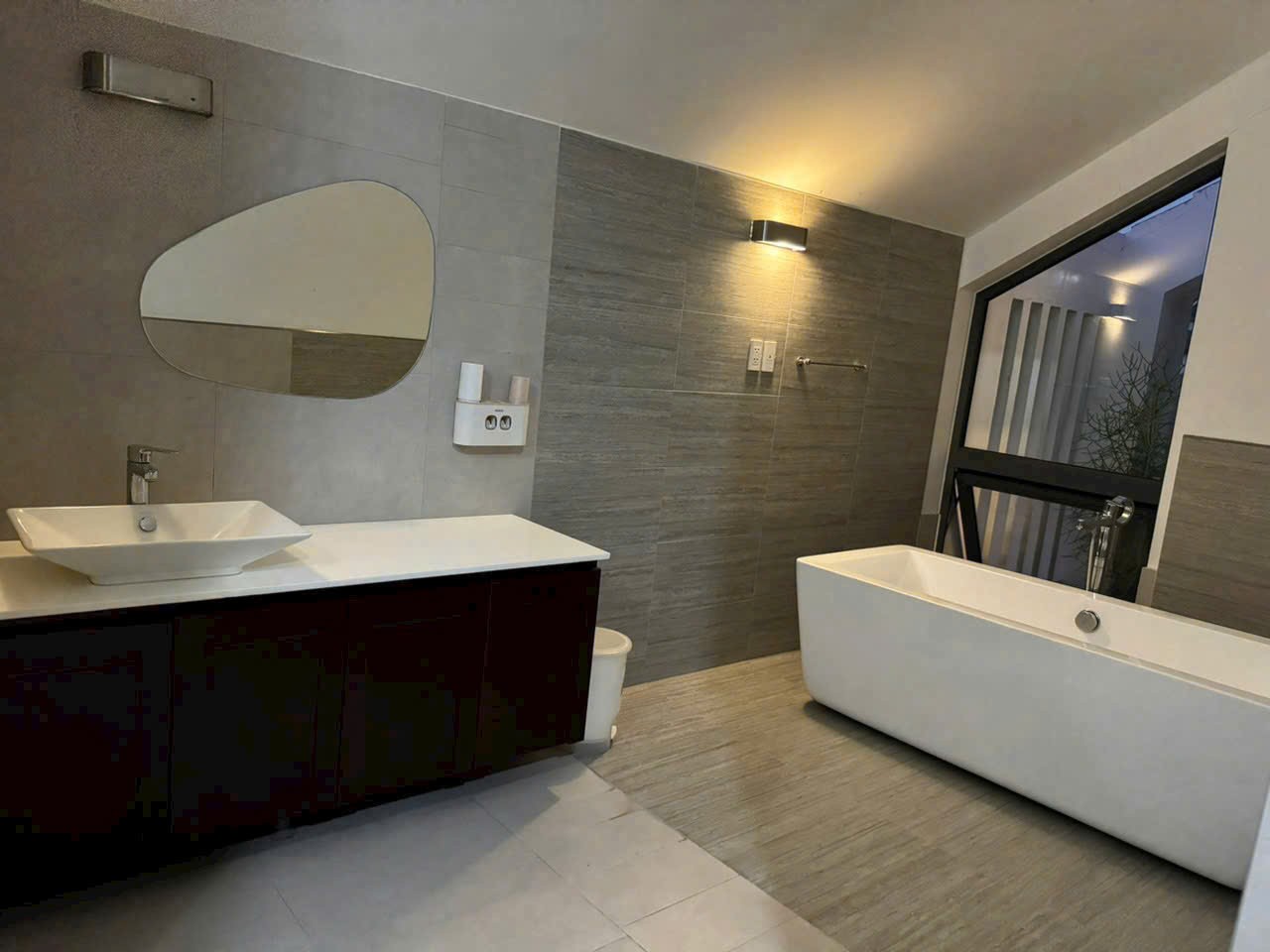 Cho thuê Biệt thự Quận 7, Hồ Chí Minh, Diện tích 450m², Giá 60 Triệu/tháng 2