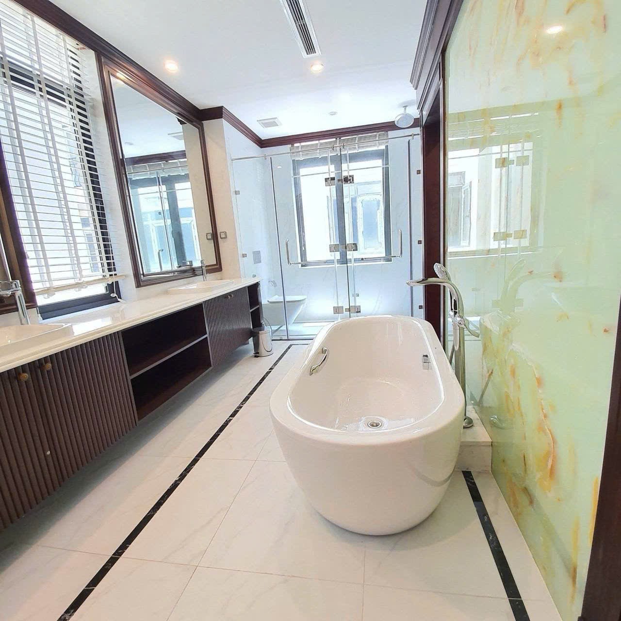 Cho thuê Biệt thự Phường Bến Nghé, Quận 1, Diện tích 225m², Giá Thương lượng 14