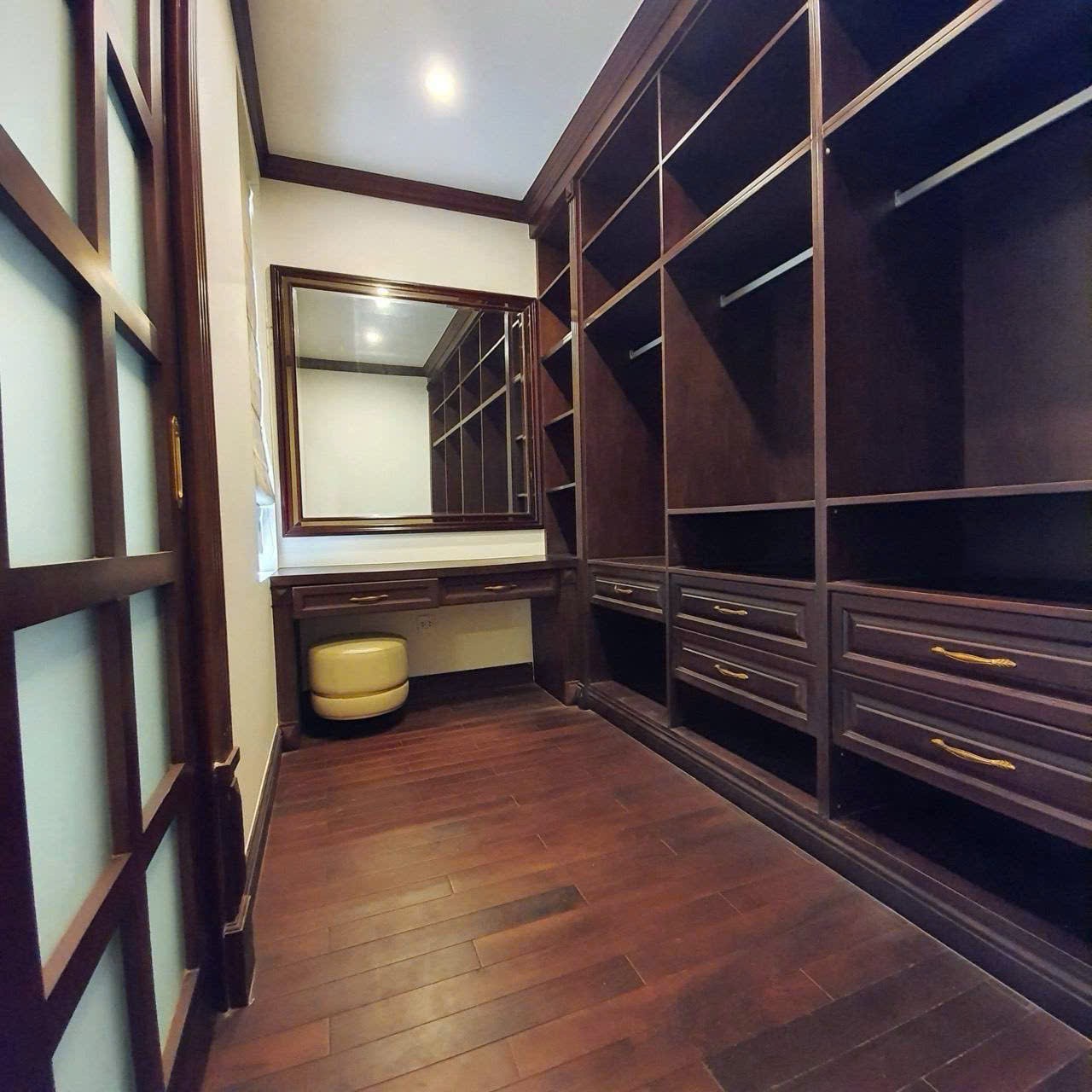 Cho thuê Biệt thự Phường Bến Nghé, Quận 1, Diện tích 225m², Giá Thương lượng 17