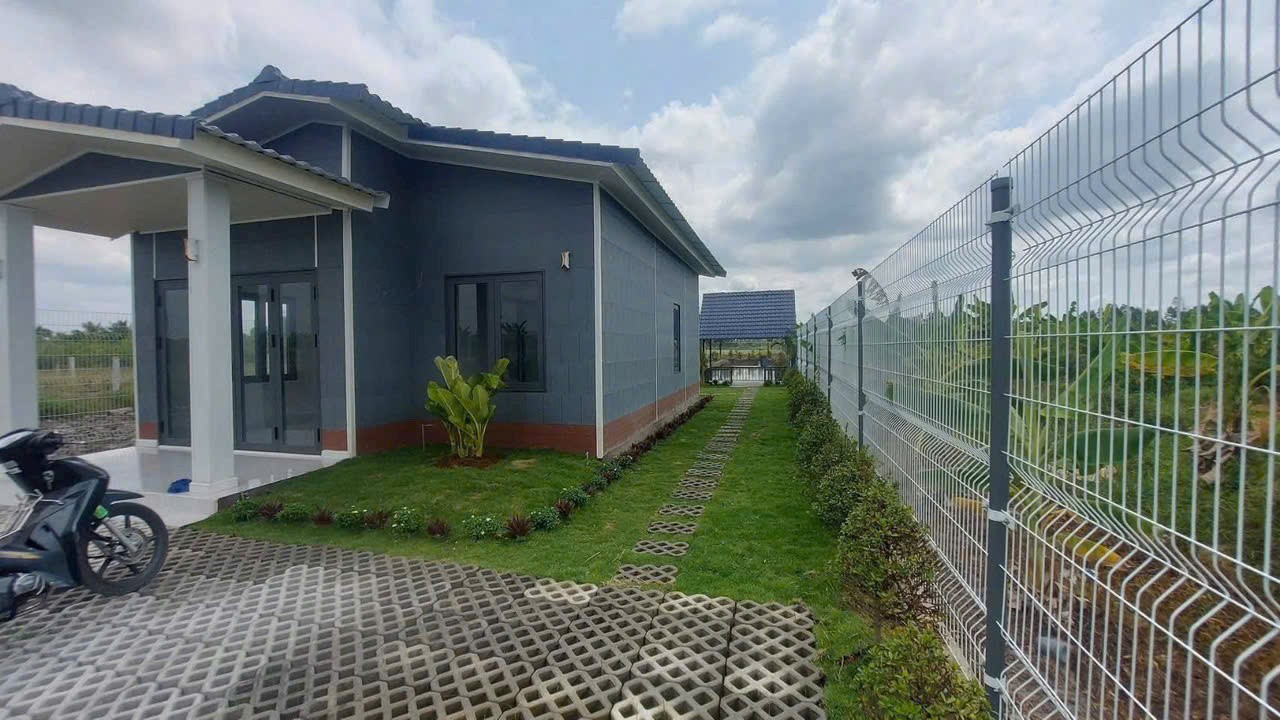 Bán nhà vườn Tân Thành , thủ Thừa dt 1000m2 chưa thổ ,có hồ thủy tạ , sân vườn, 2pn giá 1,399 tỷ