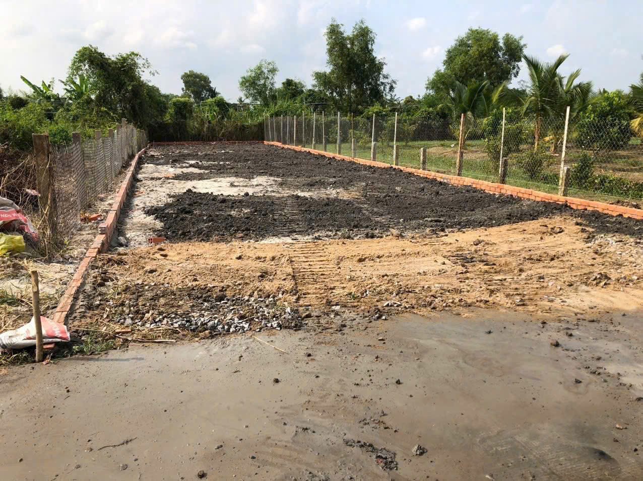 Bán nền thổ cư đường beton 6m xã Mỹ Bình, Tân Trụ dt 278,9m2 hướng Đông Nam giá 1,45 tỷ 5