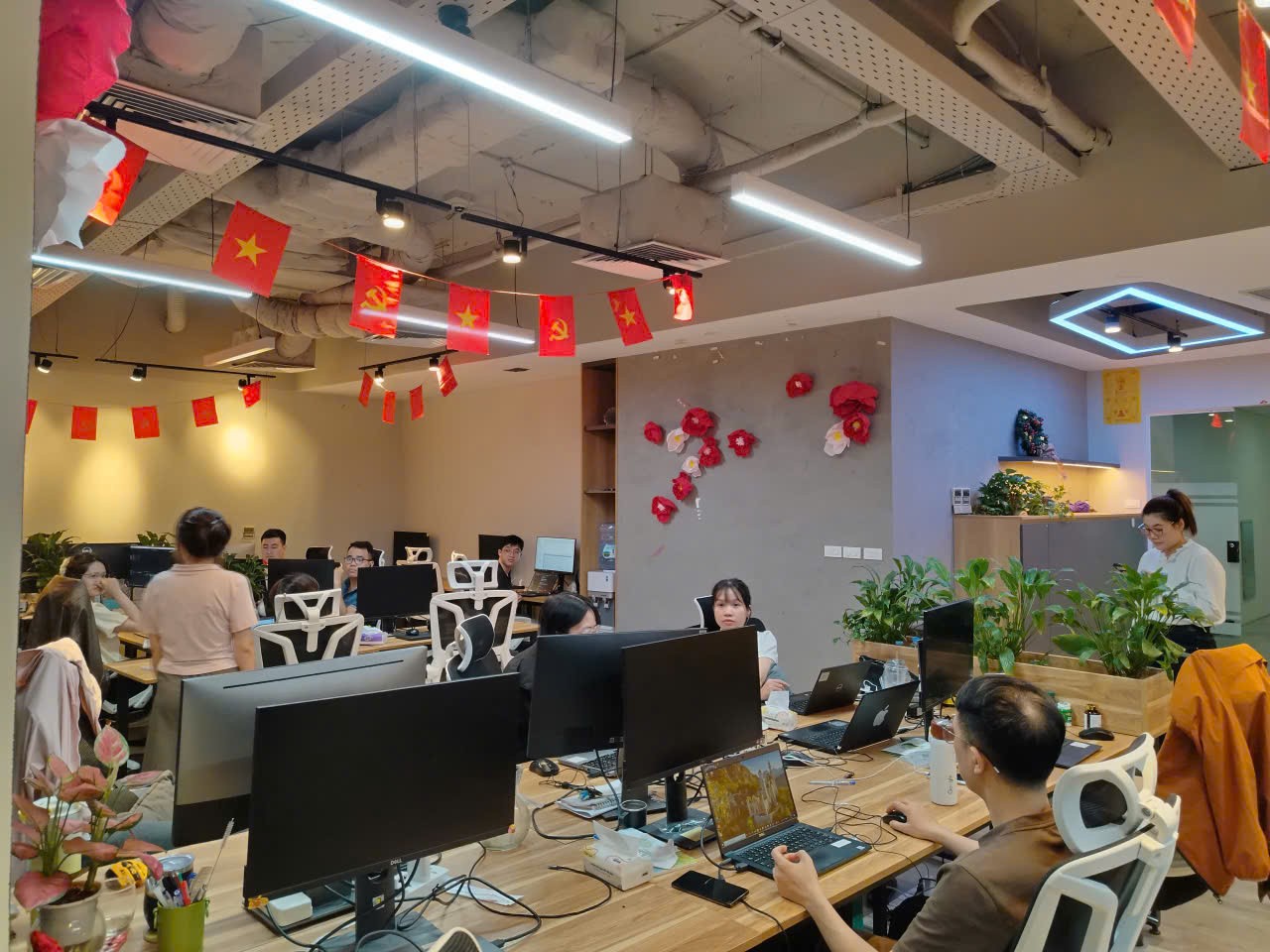 Cho thuê Văn phòng đường Duy Tân, Phường Dịch Vọng Hậu, Diện tích 112m², Giá Thương lượng 6