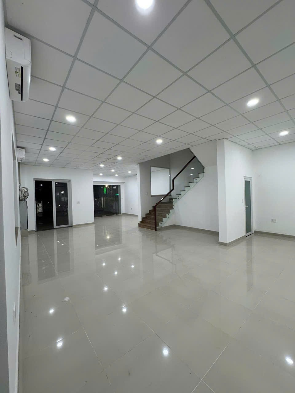 Cho thuê Nhà mặt tiền Phường Phú Hữu, Quận 9, Diện tích 231m², Giá Thương lượng