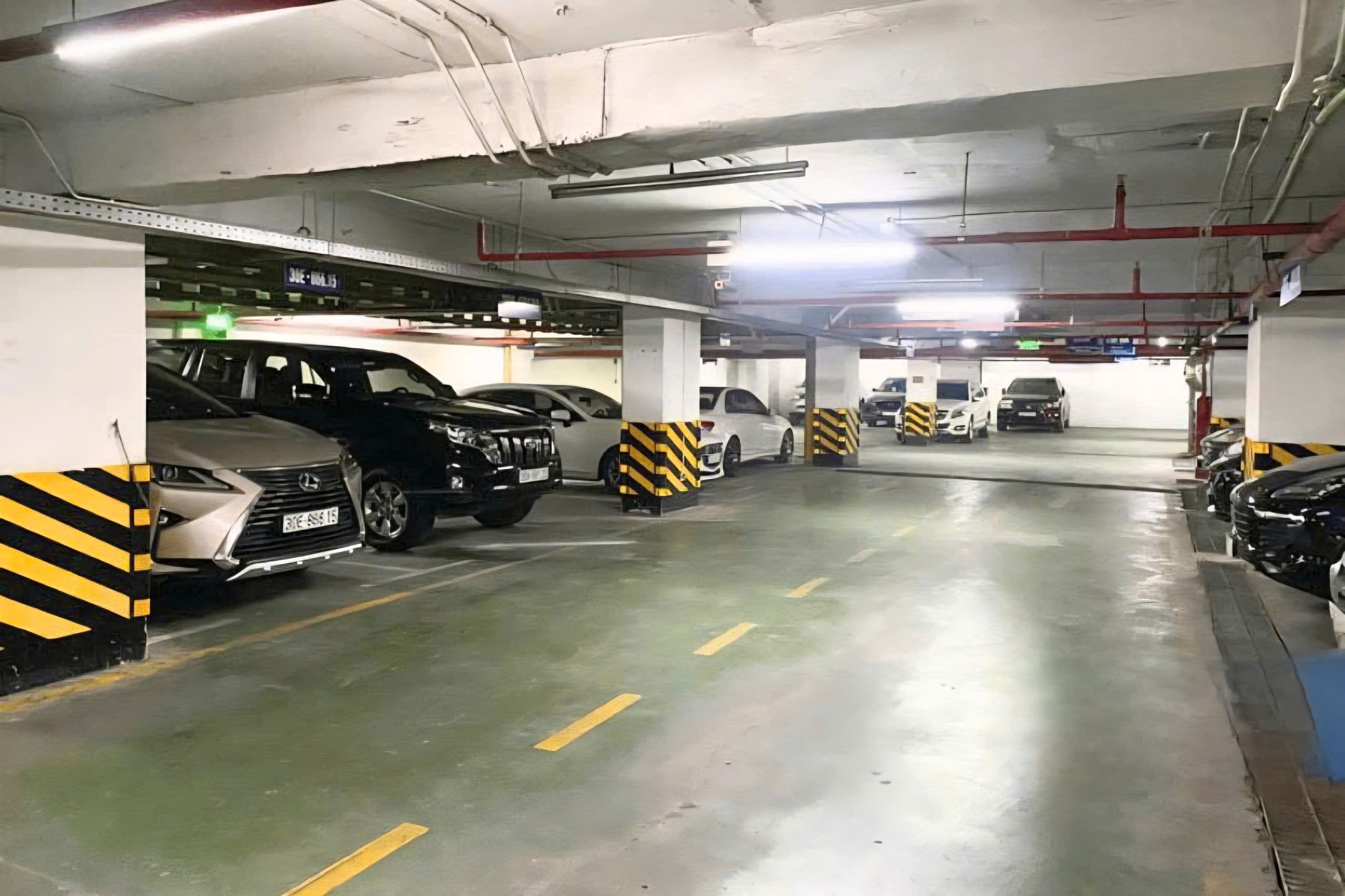 Cho thuê 250m sàn VP hạng B toà nhà Diamond Flower Tower, giá hợp lý, sẵn bàn giao 4