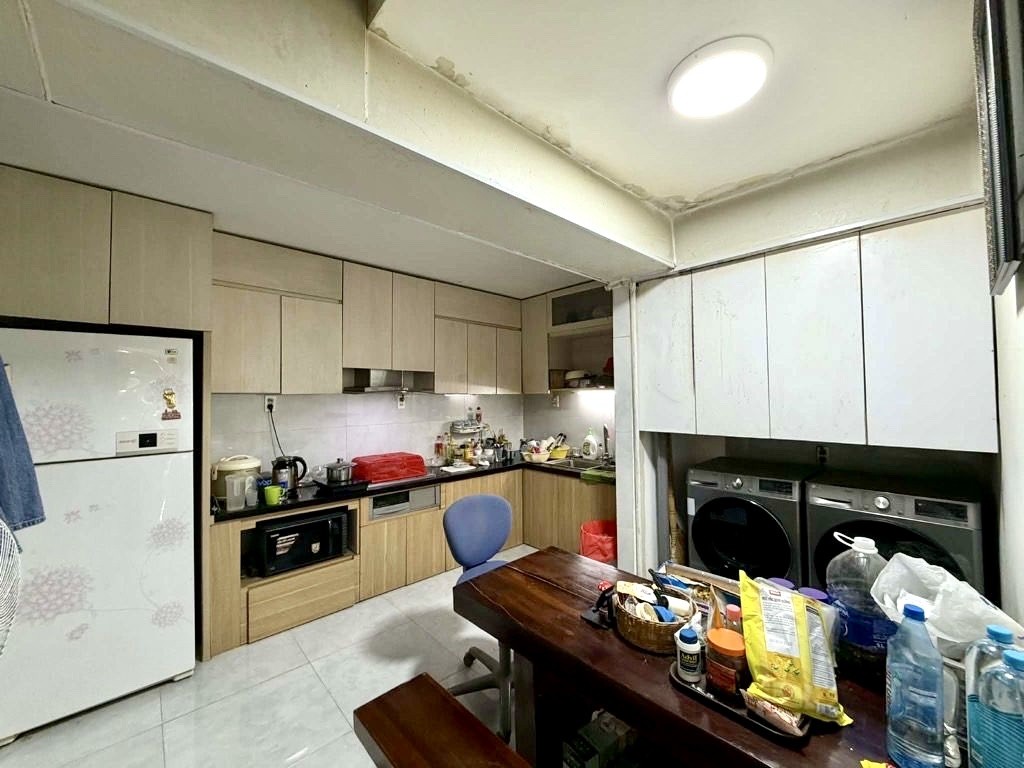 BÁN NHÀ MT XE HƠI ĐẬU CỬA- KHU CƯ XÁ VĨNH HỘI- DT 54M2- CHỈ 5.6T- GẦN NGAY TRƯỜNG HỌC NGUYỄN TRÃI- 4
