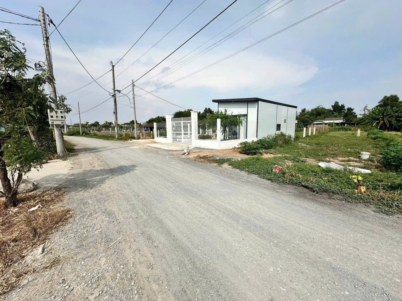 Bán 3 lô đất liền kề mt Nguyễn Thị Tầm, xã Bình Lãng, Tân Trụ dt 135m2 full thổ giá 540 triệu / lô 6