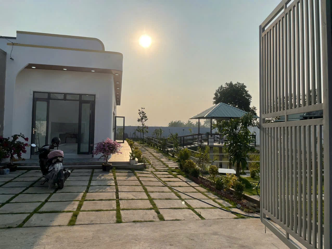 Bán nhà vườn đẹp , đường oto beton xã Phước Vân, Cần Đước tdt 900m2 ( 238m2 thổ) 2pn giá 4 tỷ 3