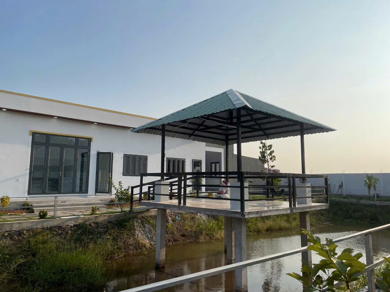 Bán nhà vườn đẹp , đường oto beton xã Phước Vân, Cần Đước tdt 900m2 ( 238m2 thổ) 2pn giá 4 tỷ 6