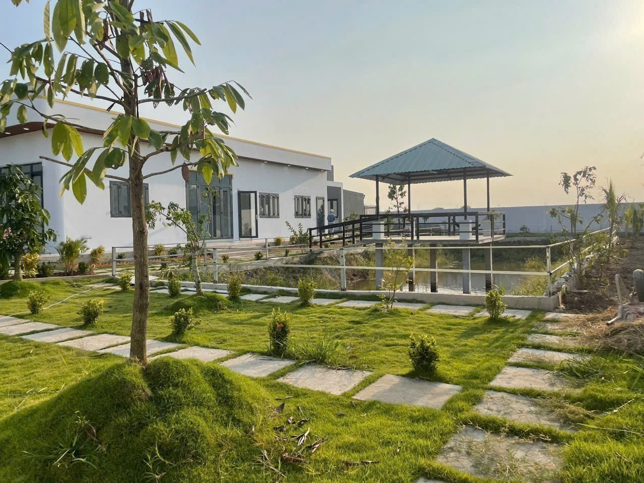 Bán nhà vườn đẹp , đường oto beton xã Phước Vân, Cần Đước tdt 900m2 ( 238m2 thổ) 2pn giá 4 tỷ 10