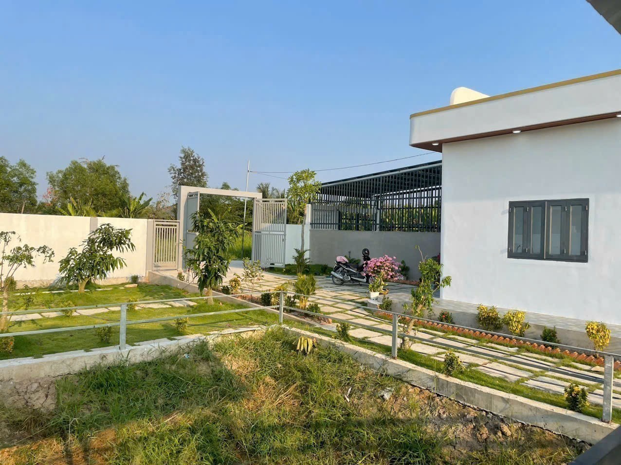 Bán nhà vườn đẹp , đường oto beton xã Phước Vân, Cần Đước tdt 900m2 ( 238m2 thổ) 2pn giá 4 tỷ 11
