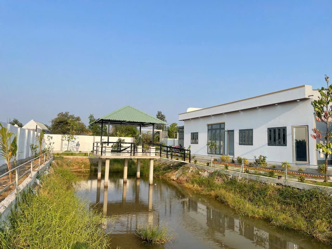Bán nhà vườn đẹp , đường oto beton xã Phước Vân, Cần Đước tdt 900m2 ( 238m2 thổ) 2pn giá 4 tỷ 16