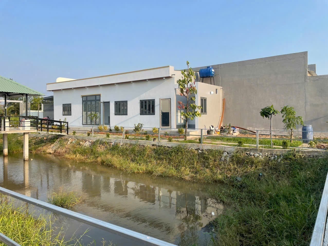 Bán nhà vườn đẹp , đường oto beton xã Phước Vân, Cần Đước tdt 900m2 ( 238m2 thổ) 2pn giá 4 tỷ 17