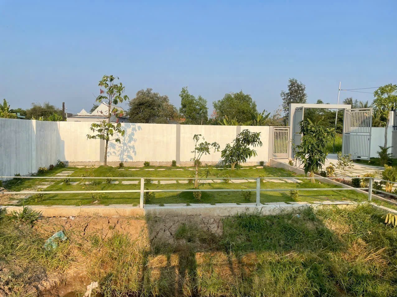 Bán nhà vườn đẹp , đường oto beton xã Phước Vân, Cần Đước tdt 900m2 ( 238m2 thổ) 2pn giá 4 tỷ 20