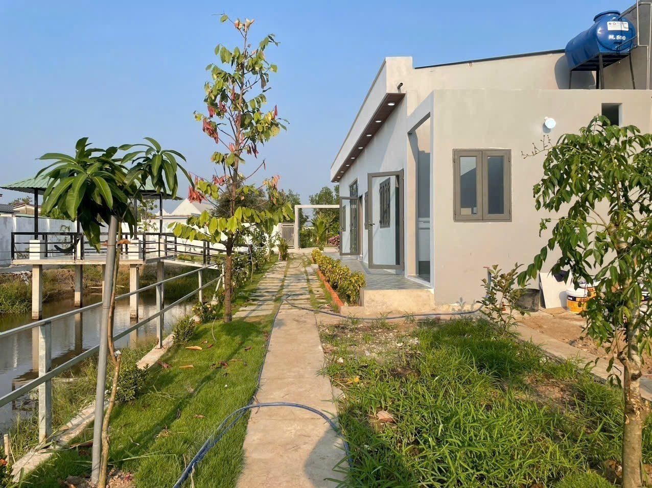 Bán nhà vườn đẹp , đường oto beton xã Phước Vân, Cần Đước tdt 900m2 ( 238m2 thổ) 2pn giá 4 tỷ 22